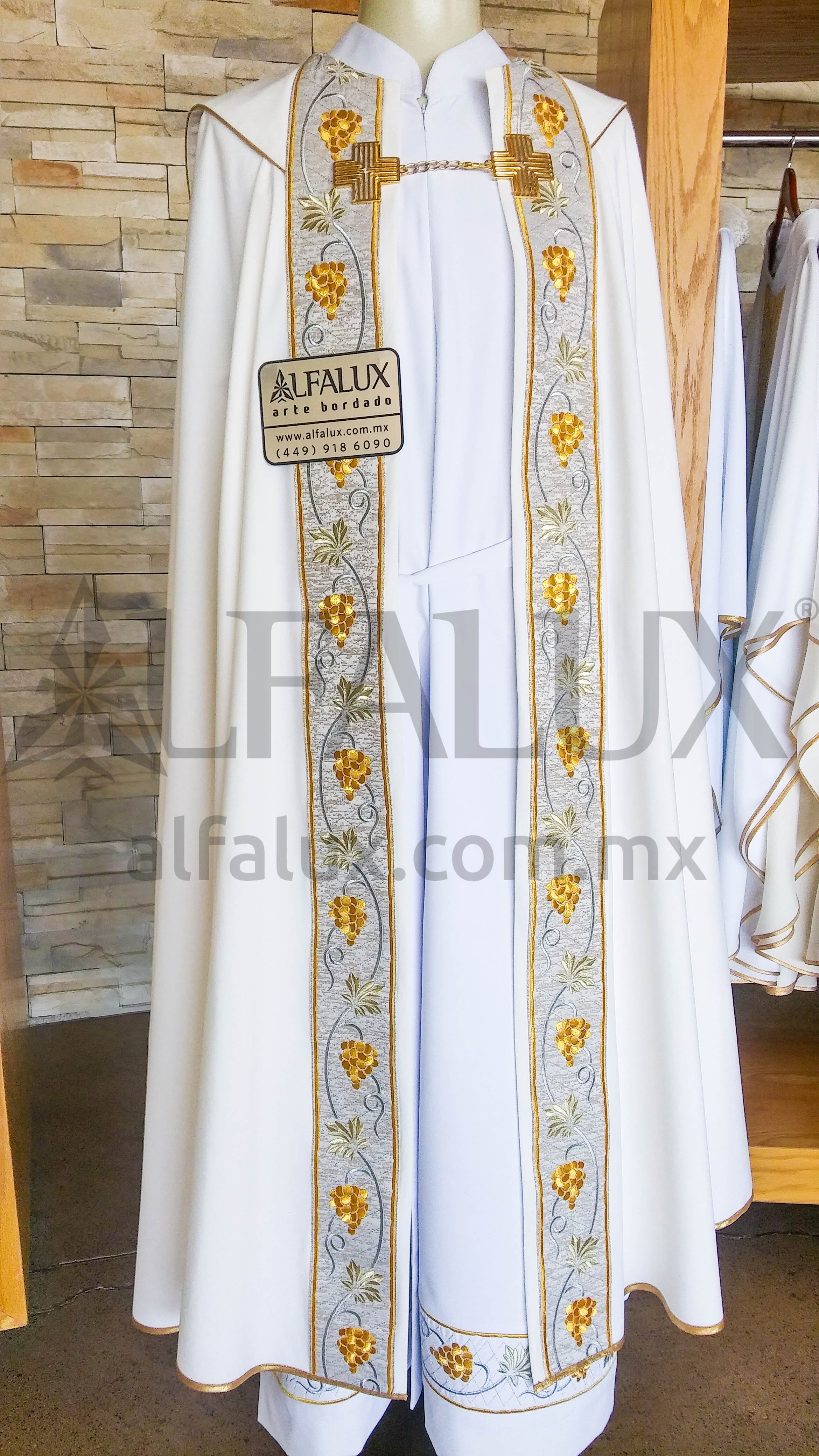 03 UVAS Capa Brocado blanco 93